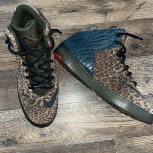 Nike LeBron 11 NSW
Leopard size 8